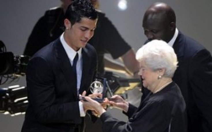 ВИДЕО: Голът на Роналдо срещу Порто избран за номер 1 на 2009