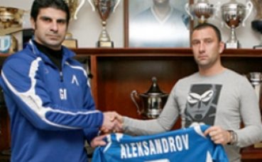 Левски представи двамата нови