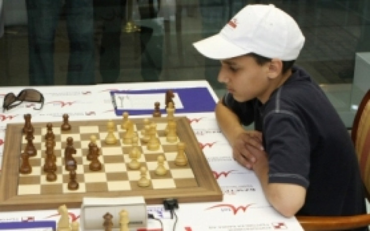 Победа за Бербатов в Севиля