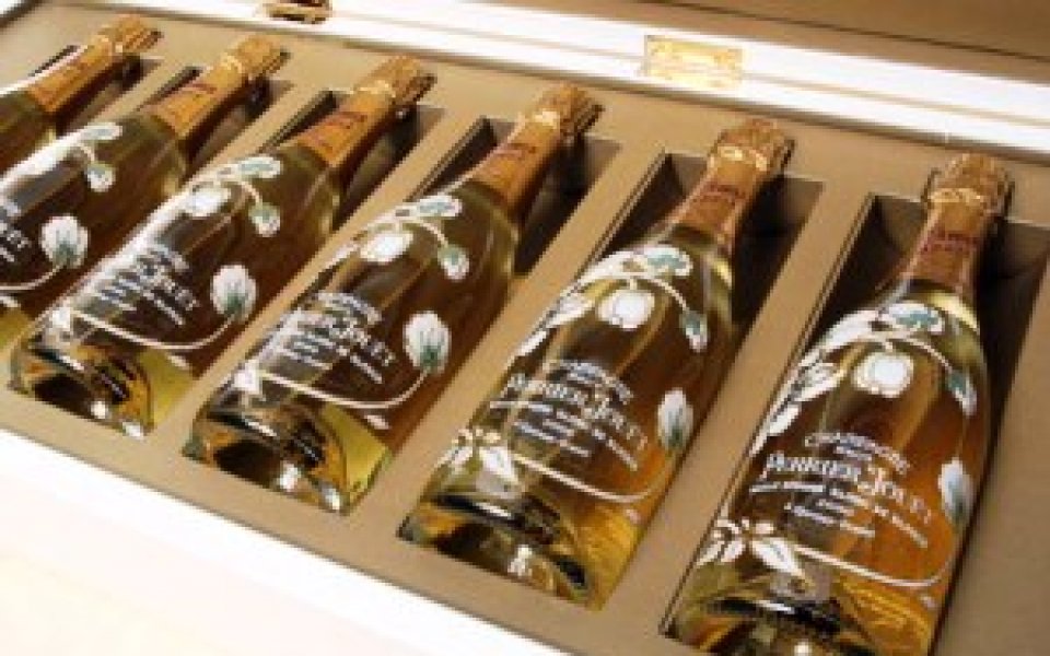 Гигов черпи с френско шампанско за успешна година в Локо Сф