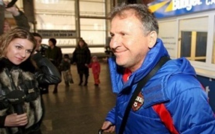 Олимпиакос уволни Зико