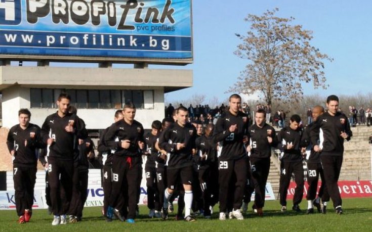 Португалец и германец почнаха с Локо Пд