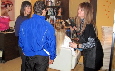 Бивша националка по хандбал, цесекарка, подстригва  “сините” в Каварна