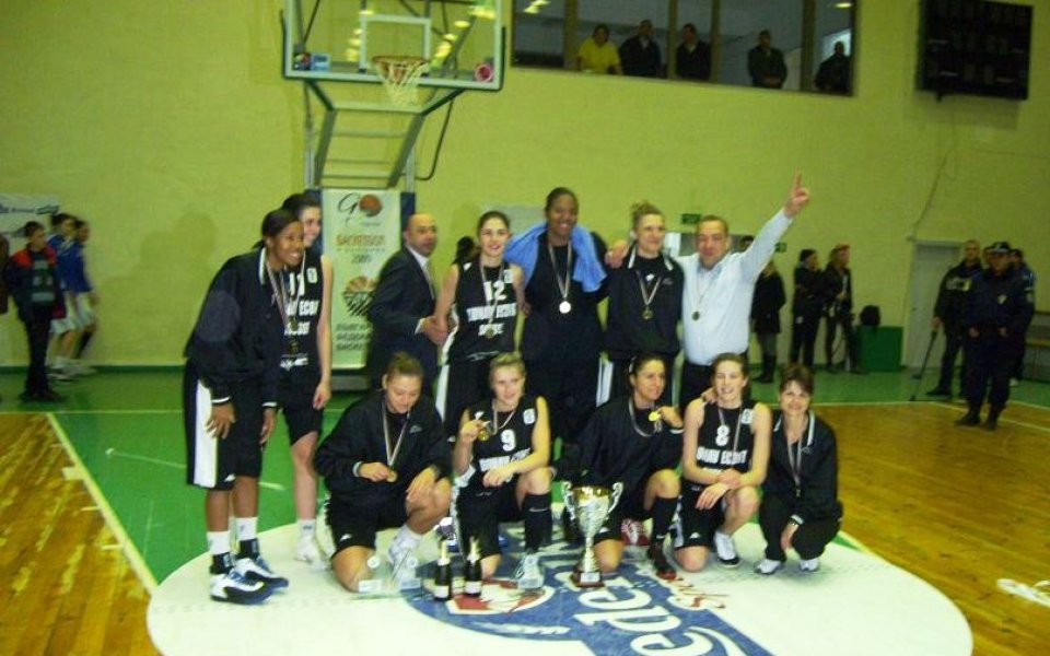 Дунав триумфира с баскетболната Купа при жените