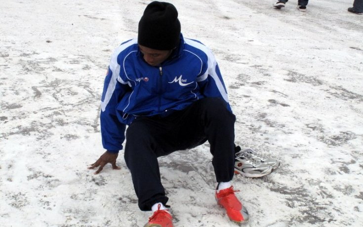 Тевия започна в Левски с падане и червени обувки