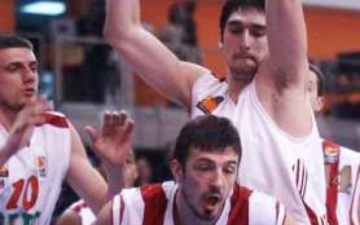 Лукойл Академик взима двама нови сърби