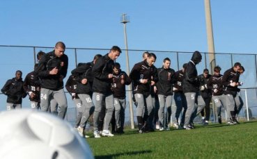 Трима треньори и петима футболисти скъсаха с Локо Пловдив