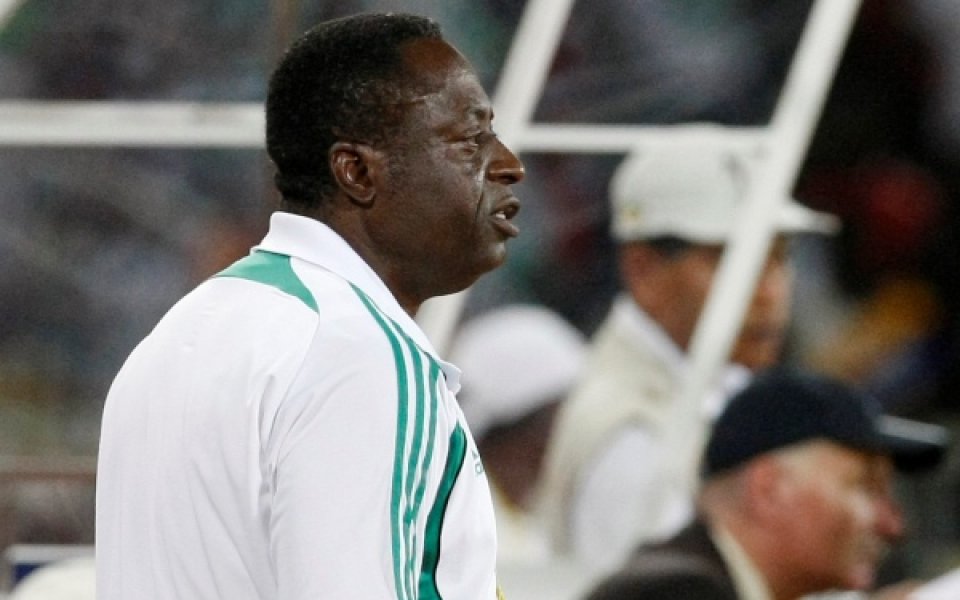 Нигерия изгони треньора си, иска Хидинк за Световното