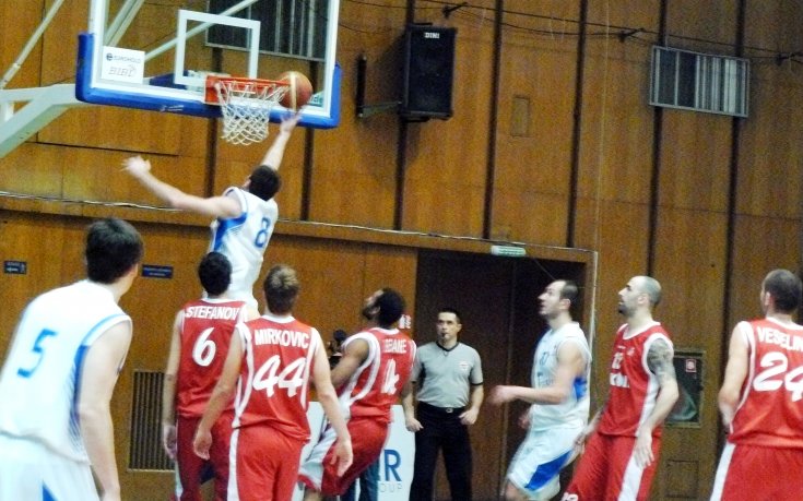 Левски надигра отново Лукойл Академик