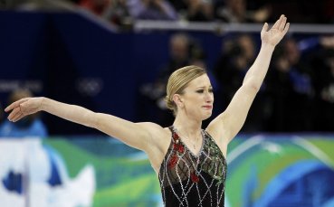 Дни след смъртта на майка си, фигуристка докосва медал