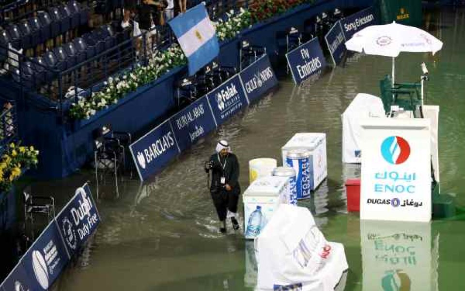 Дъжд прекъсна финала в Дубай между Джокович и Южний