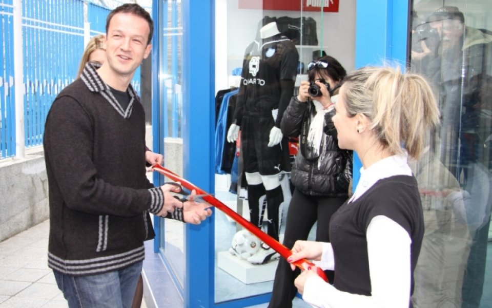 Бобич откри фен магазина на Черноморец