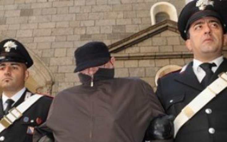 Наказаха футболисти почели паметта на италиански мафиот