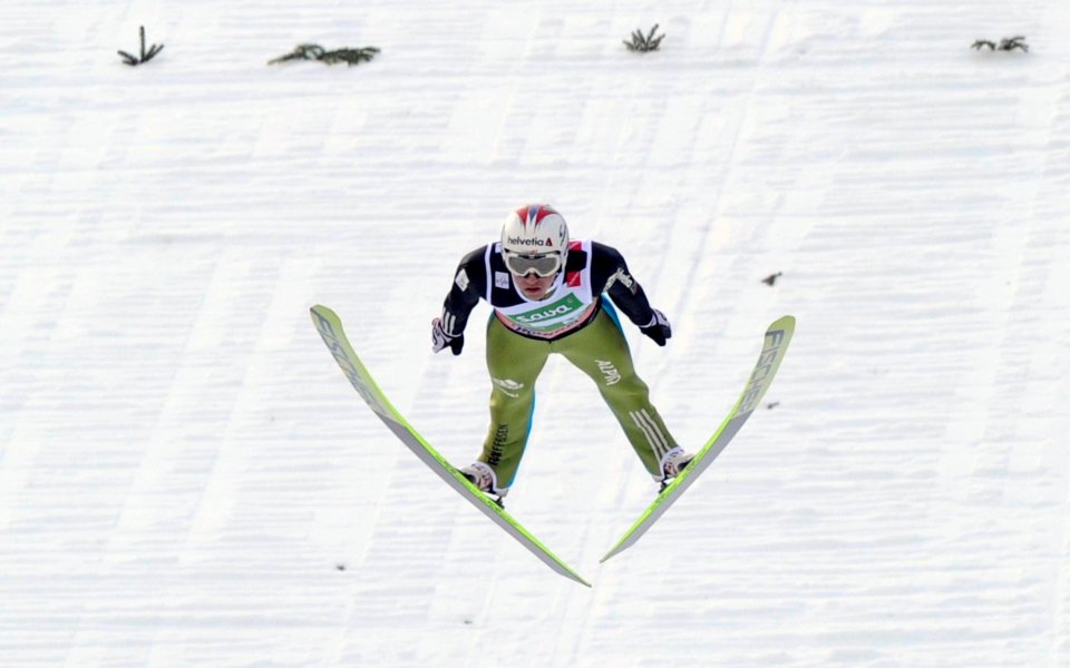 Симон Аман излезе начело в световното първенство по ски-полети