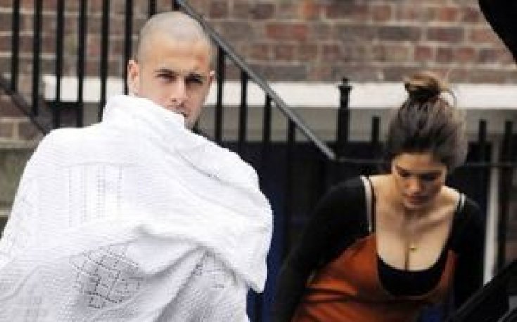 Джо Коул се сдоби с дъщеричка, прибра си я в къщи