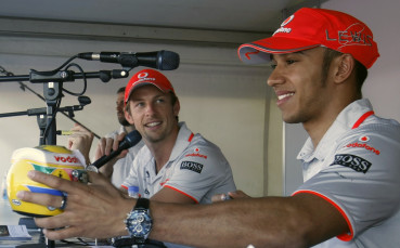 МакЛарън-ите най-бързи в Австралия засега