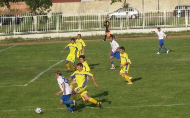 Двама футболисти на Несебър пострадаха тежко, след като си удариха главите