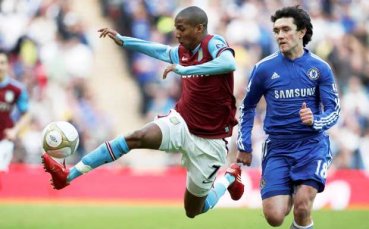 Ашли Йънг сменя Мартин Петров в Сити?