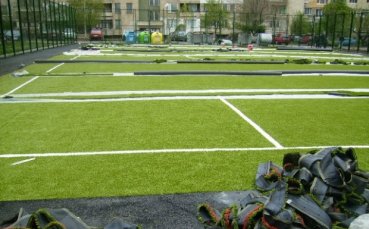 Спортни площадки с нова, модерна настилка в Кюстендил
