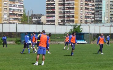 Липса на халфове тормози Левски, 19 „сини” тръгнаха за Варна