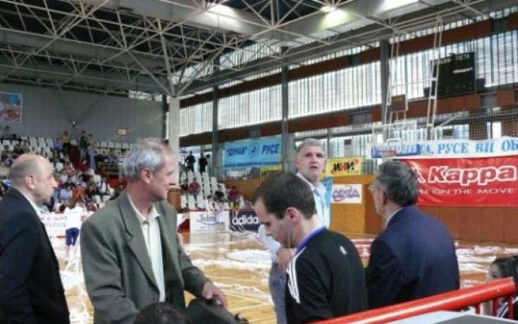 Дунав съди комисаря на срещата с Лукойл