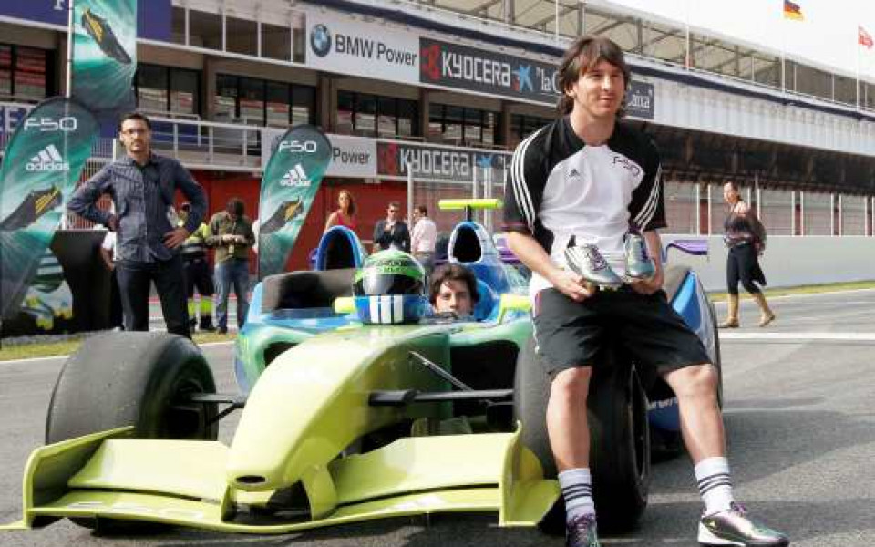 Меси и Вия представиха най-леките футболни обувки в света на писта от Формула 1