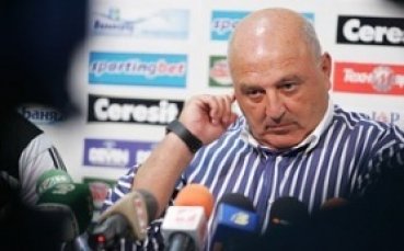Венци Стефанов: Няма да спирам Попара за Де Граафшап