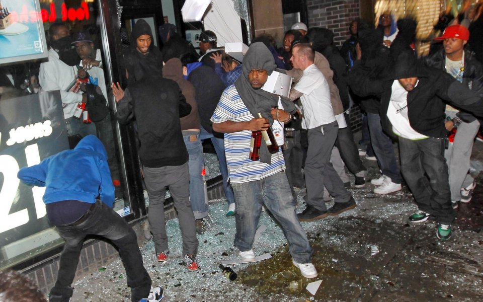 Пияни фенове изпотрошиха Монреал