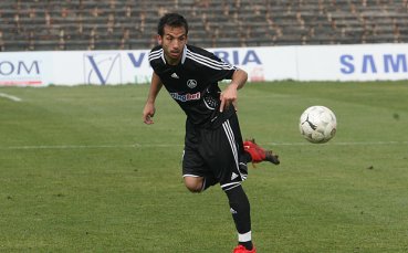 Паспорт спъва засега трансфера на Попара в Де Граафшап