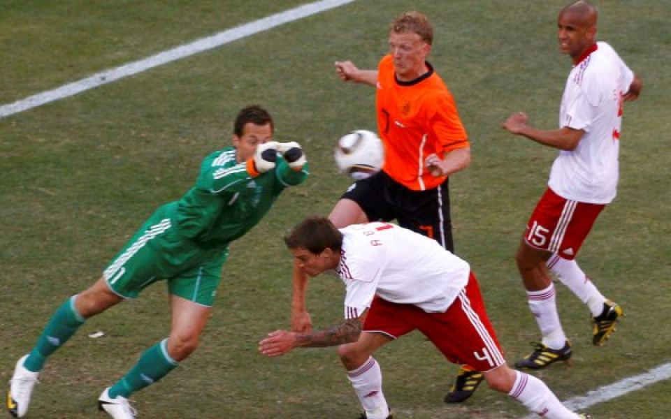 ВИДЕО: Холандия надви Дания в първи мач от Група Е
