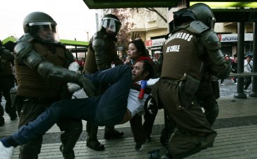 ВИДЕО: Празненствата в Чили прераснаха в масови безредици