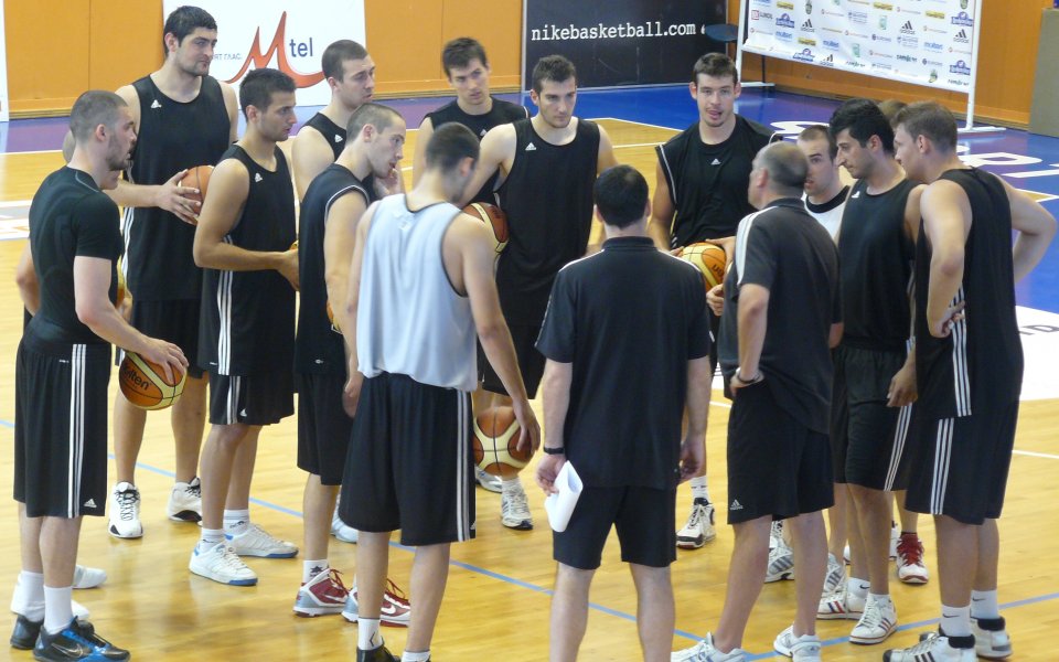 Националите от днес в София, в петък и събота срещат Румъния