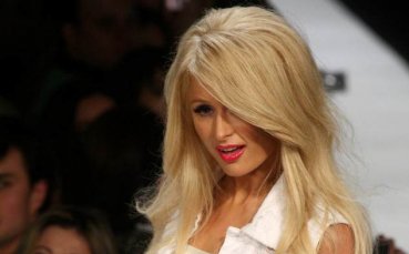Депортират приятелката на Парис Хилтън от ЮАР