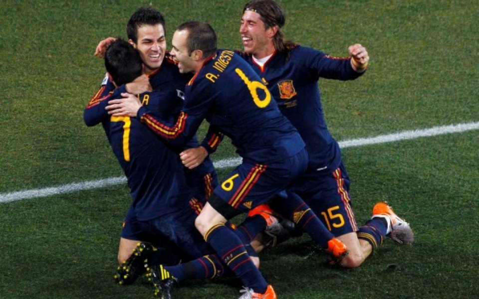 Испания излиза в тъмно синьо във финала срещу Холандия