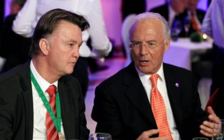 Ван Гаал недоволен, че води подготовката на отбора без тринадесет национали