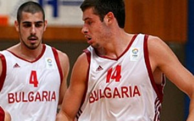 Младежите вече са полуфиналисти, само два мача ги делят от заветната цел