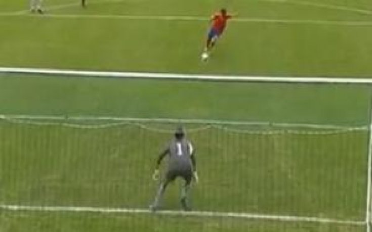 ВИДЕО: Испанец вкара уникална дузпа с опорния си крак