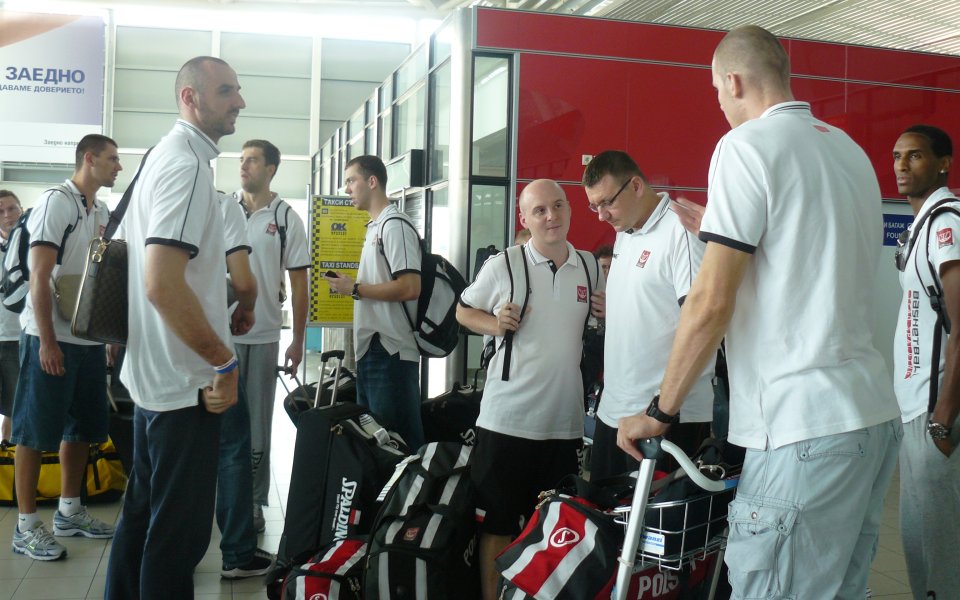 Подхлъзнахме поляците с автобуса до хотела, те пък закъсняха с цял час