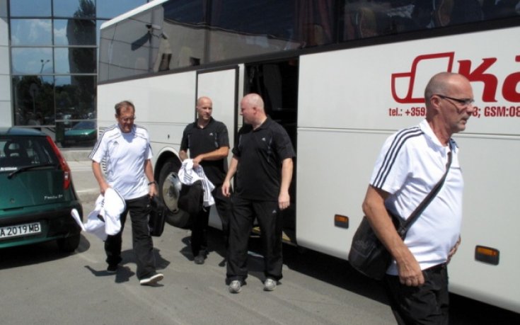 СНИМКИ: Шведският АИК пристигна с охрана в София