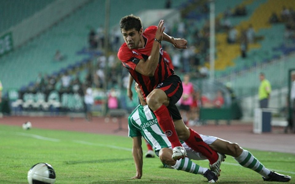 Локо Сф пак играе футбол