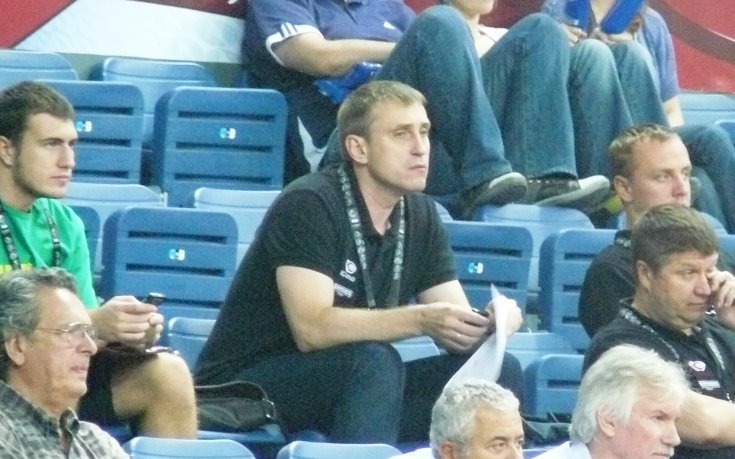 Няма почивка, треньорите разузнават съперника от трибуните