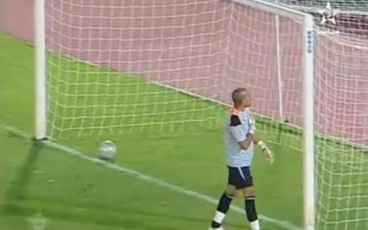 ВИДЕО: Най-глупавият вратар и най-смешната дузпа в историята