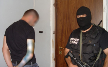 ВИДЕО и СНИМКИ: Разбиха черно тото, футболен треньор и професионален играч са в ареста