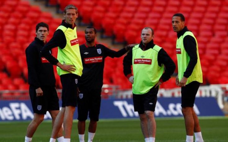 Капело залага на Крауч за партньор на Рууни срещу Черна гора