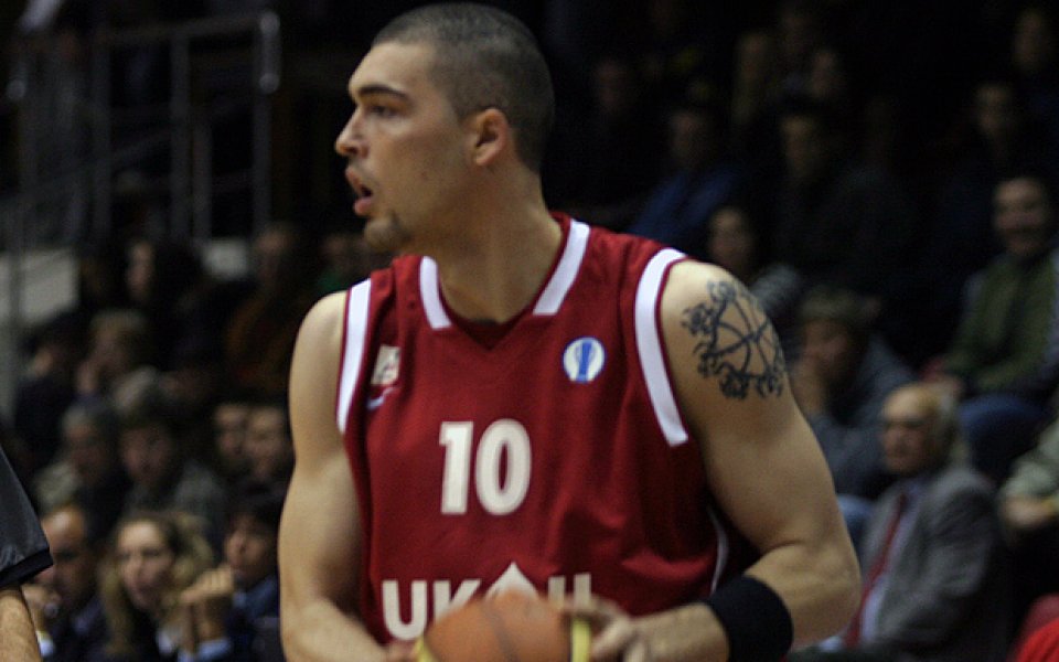 Христо Николов в основата на трета победа за Стяуа