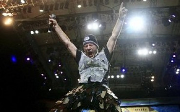 Вокалистът на Maiden откара Ливърпул в Италия