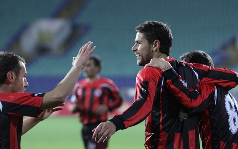 Без контузени и наказани в Локо Сф преди мача с Черно море