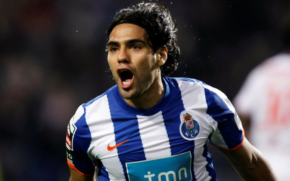 Хълк и Фалкао вкараха по два гола за разгром на Порто срещу Униао Лейрия