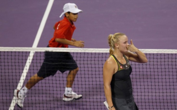 Возняцки с убедителна победа на старта в Доха