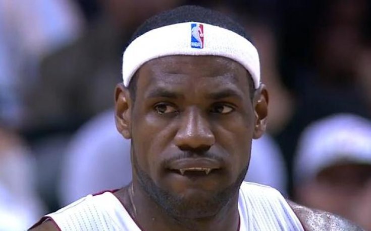 ЛеБрон вампиряса преди Хелоуийн